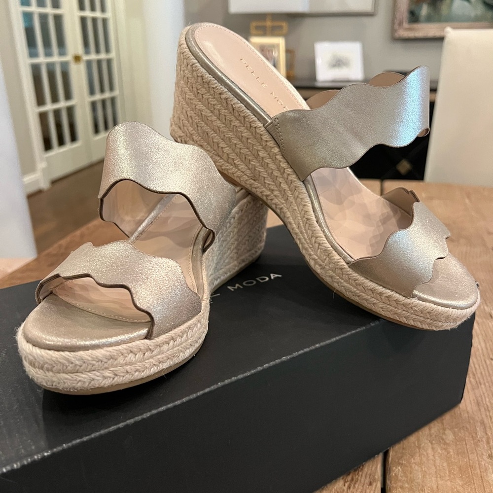 Pelle Moda metallic slides size 8